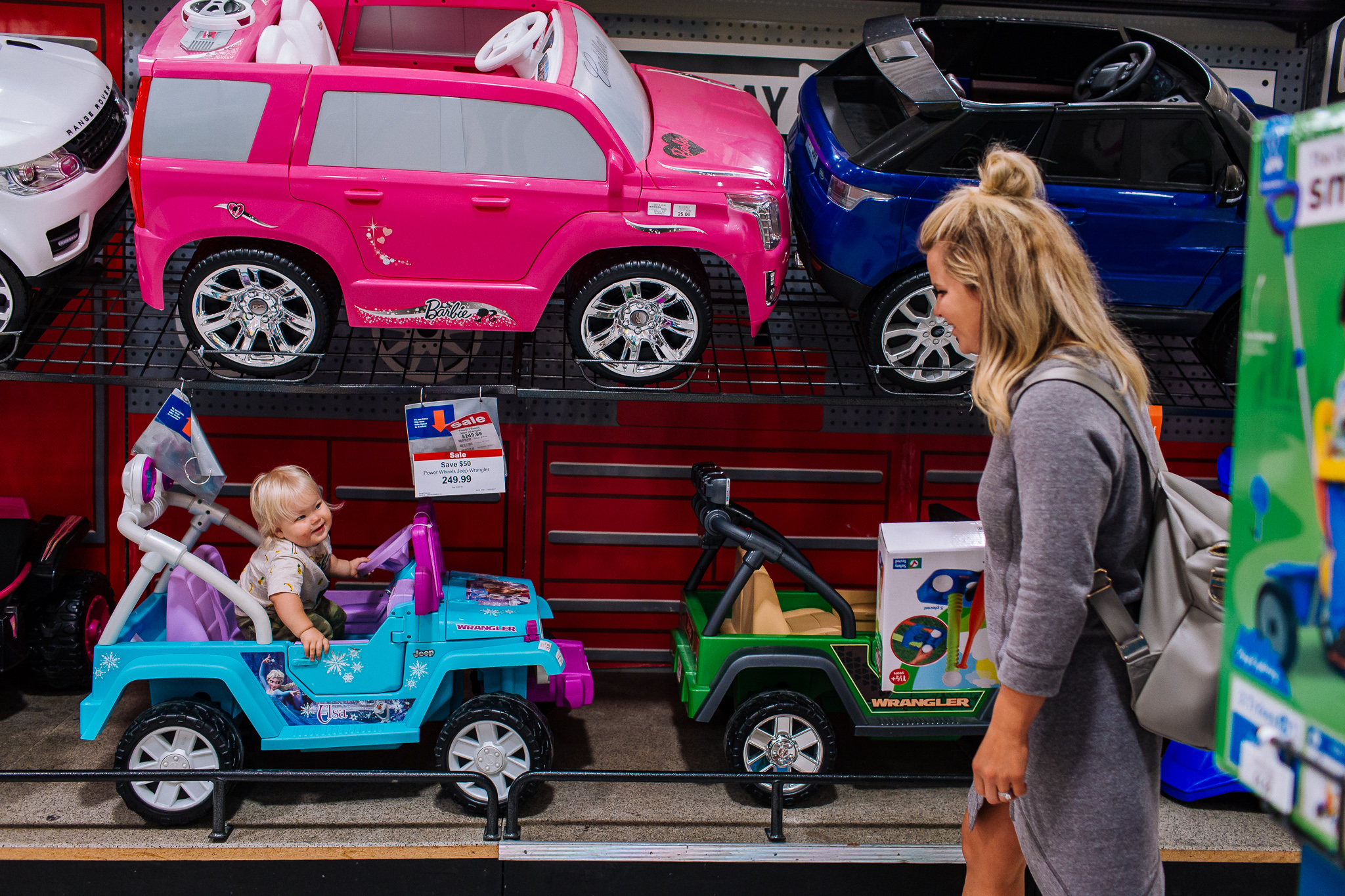 Colorado family photographer, Denver family photojournalism, Documentary family photography, Family photojournalism, Day In the Life photography, In home photo session, Denver family photographer, Family photo ideas, Family picture inspiration, Uniq…