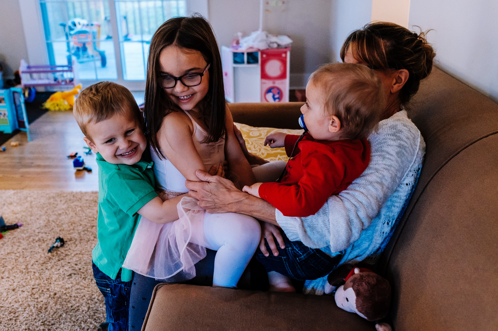 Colorado family photographer, Denver family photojournalism, Documentary family photography, Family photojournalism, Day In the Life photography, In home photo session, Denver family photographer, Family photo ideas, Family picture inspiration, Uniq…