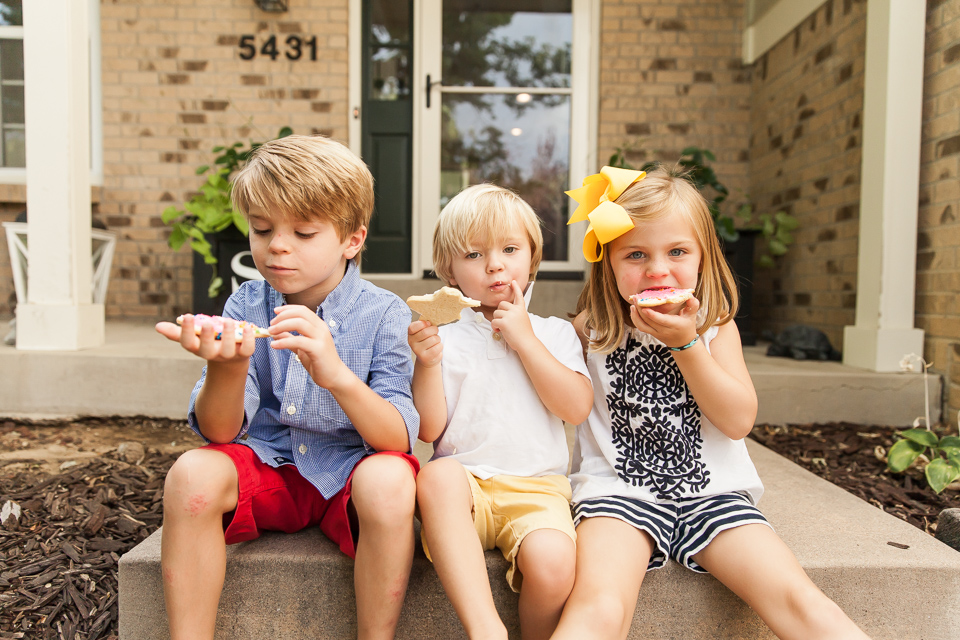 Colorado family photographer, Denver family photojournalism, Documentary family photography, Family photojournalism, Day In the Life photography, In home photo session, Denver family photographer, Family photo ideas, Family picture inspiration, Uniq…